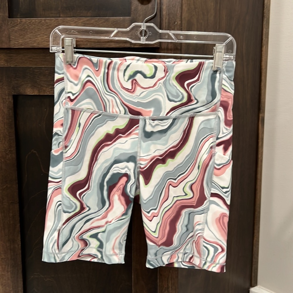 Athleta ultimate stash pocket printed 7" biker short